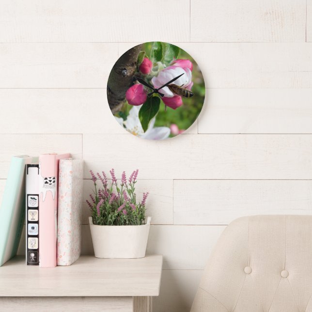 Grande Horloge Ronde Honeybee & Apple Blossom | Fine Art Glass Clock (Salle de lecture)
