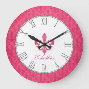 Grande Horloge Ronde Hot pink fleur de lis damask name wall clock