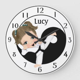 Grande Horloge Ronde Karate Girl Personalized Wall Clock