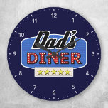 Grande Horloge Ronde Kitchen Clock<br><div class="desc">Papa's Diner clock looks great on your kitchen wall, et is the idéal assistant for dad as times the family's next meal to perinfection. This fun clock makes a great gift for Father's Day, Christmas and birthdays, or simply as a way of saying thank you to papa. Children can wear...</div>