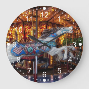 Grande Horloge Ronde Le cheval de carrousel et joyeux colorés vont ron