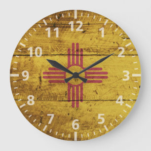 Grande Horloge Ronde Le Nouveau Mexique Flag on Old Wood Grain