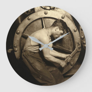 Grande Horloge Ronde Le Steamfitter par Lewis Hine
