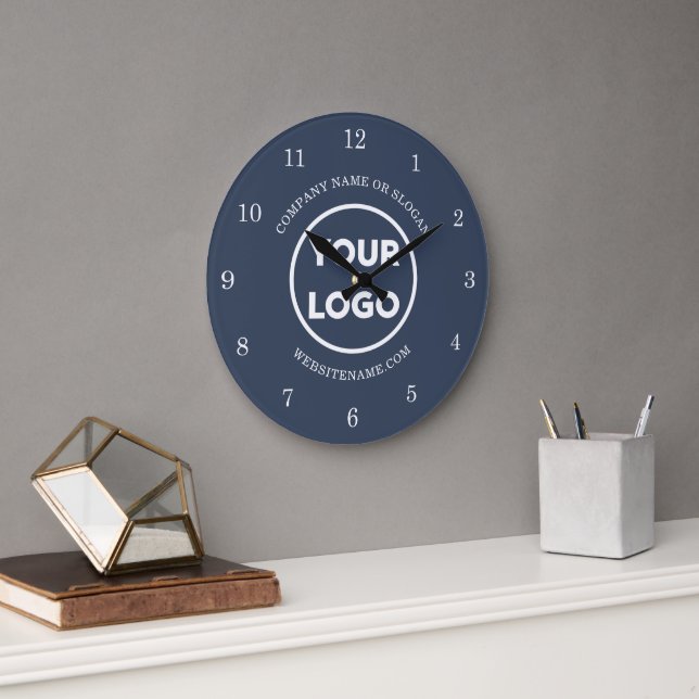 Grande Horloge Ronde Logo et texte personnalisés sur Navy Blue (Bureau)