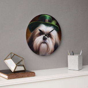 Grande Horloge Ronde Malti Tzu Chien en Robe de la Saint Patrick