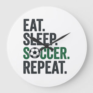 Grande Horloge Ronde Manger Dormir Football Répéter Design T-Shirt Vint