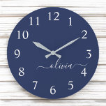 Grande Horloge Ronde Marine Bleu Blanc moderne Script Girl Monogramme N<br><div class="desc">Monogramme simple bleu marine et blanc Nom Horloge. Cela rend le cadeau parfait pour 16 ans,  mariage,  douche nuptiale,  anniversaire,  baby shower ou bachelorette pour quelqu'un qui aime le luxe glam et les styles chic.</div>