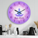 Grande Horloge Ronde Méditation Zen Yoga Lotus Personnalisée<br><div class="desc">Personnalisé tendance Personnalisé Moderne Zen Yoga Lotus Méditation Mur Horloge par Imprimable Pretty. L'horloge parfaite pour le Studio de Yoga,  et fait un grand cadeau pour les amateurs de méditation!</div>
