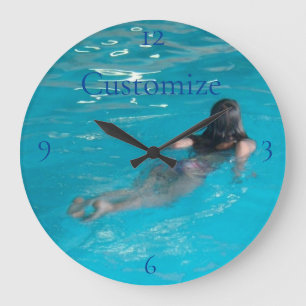 Grande Horloge Ronde Modèle féminin natation Thunder_Cove