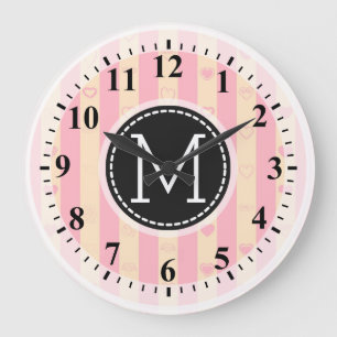 Grande Horloge Ronde Motif de coeur moderne Monogram Pink Stripes