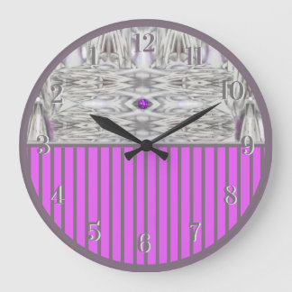 Grande Horloge Ronde Motif de diamant dans la cadenas violette