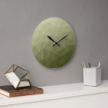 Grande Horloge Ronde Motif de maillage géométrique dégradé vert clair d<br><div class="desc">Militaire dégradé géométrique maillage motif triangles ombre. Triangle maillage géométrique avec dégradé vert foncé clair. militaire,  armée,  motif,  ombre,  maillage,  triangles,  géométrie,  dégradé,  cool,  triangle,  vert</div>