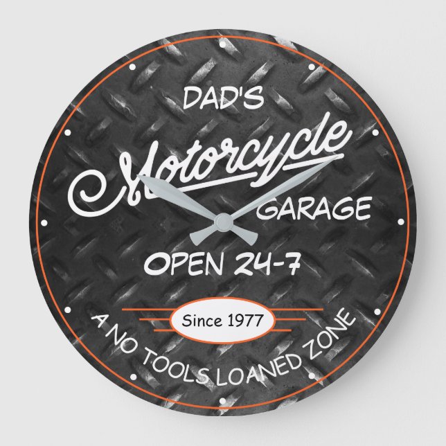 Grande Horloge Ronde Motorcycle Garage Name Date Diamond Plate Image (Recto)
