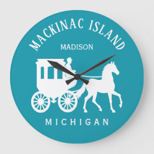 Grande Horloge Ronde Nom personnalisé, Texte & Couleur Mackinac Island