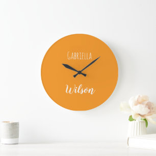 Grande Horloge Ronde Noms personnalisés moderne orange minimaliste