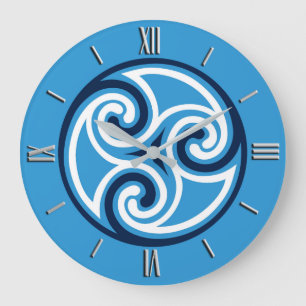 Grande Horloge Ronde Ornement de Triskele celtique, bleu ciel et blanc