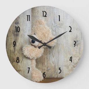 Grande Horloge Ronde Ours farci mignon Fond en bois rustique