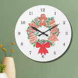 Grande Horloge Ronde Pain d'épices Noël<br><div class="desc">Cette charmante horloge murale est décorée d'une aquarelle d'une couronne de Noël décorée de biscuits en pain d'épices et de feuillage saisonnier. Aquarelle originale © Michele Davies.</div>