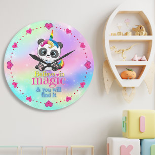 Grande Horloge Ronde Panda de licorne magique sur l'arrière - plan arc-
