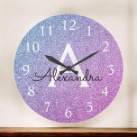 Grande Horloge Ronde Parties scintillant d'étincelle rose et pourpre No<br><div class="desc">Parties scintillant à étincelles rose et violet Nom du monogramme et horloge murale initiale. L'horloge murale est le cadeau parfait pour quelqu'un qui aime la parties scintillant brillante argentée.</div>