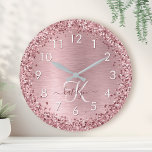 Grande Horloge Ronde Parties scintillant en métal brossé rose pâle Nom<br><div class="desc">Personnalisez facilement ce design tendance d'horloge murale chic avec une jolie parties scintillant brillante rose vif sur un arrière - plan métallique brossé rose vif.</div>