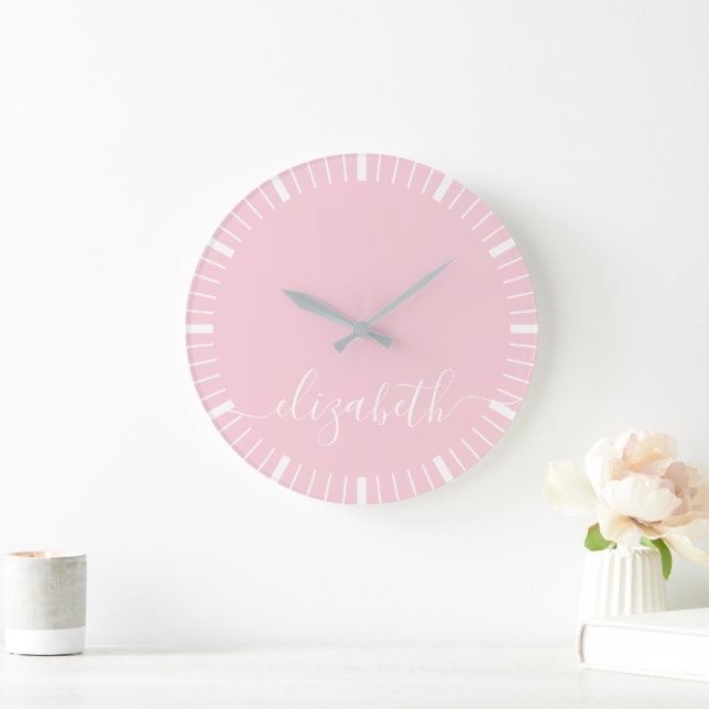 Grande Horloge Ronde pastel rose witwhite script signature - minimale (Maison)
