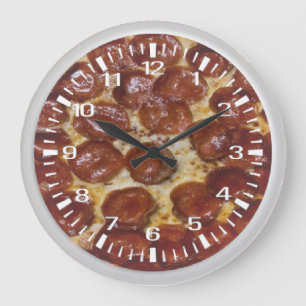 Grande Horloge Ronde Pepperoni Pizza