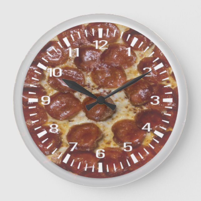 Grande Horloge Ronde Pepperoni Pizza (Recto)