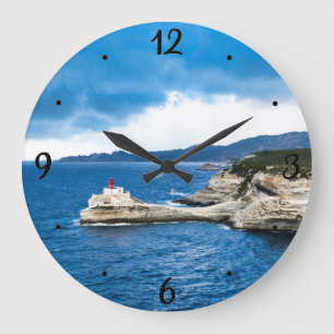 Grande Horloge Ronde Phare français sur une photo de falaise blanche