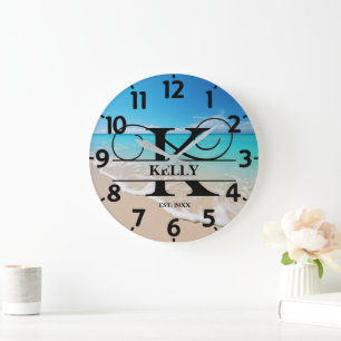 Grande Horloge Ronde Plage Océan Calme Monogramme K
