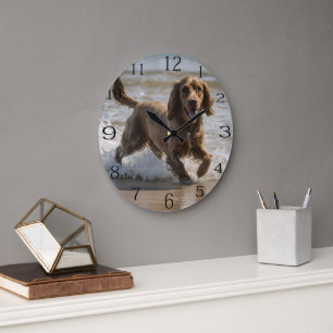 Grande Horloge Ronde "Plaisir de bord de mer : Un Cocker Spaniel Play d