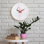 Grande Horloge Ronde Polka Dot Reto Aquarelle rose flamingo<br><div class="desc">Ajoutez un look élégant et tendance à votre maison, ou bureau avec notre propre imprimé rétro style rose aquarelle flamingo. Cette horloge de style californien est dotée d'un motif à points polka et d'un design élégant. Toutes les illustrations contenues dans cette aquarelle rose design d'horloge flamingo sont dessinées à la...</div>