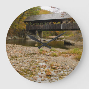 Grande Horloge Ronde Pont couvert de la rivière à l'automne