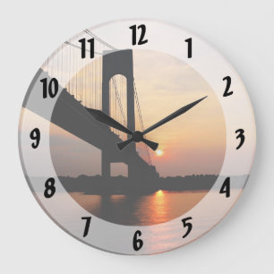 Grande Horloge Ronde Pont Verrazano à l'aube