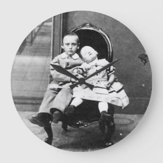 Grande Horloge Ronde Portrait Vintage Hantant de Frères et Sœurs