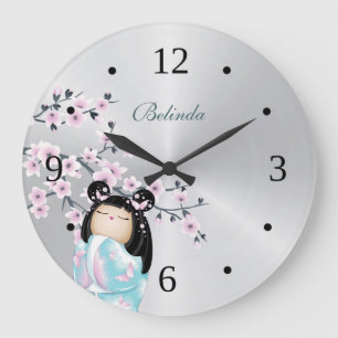Grande Horloge Ronde Poupée Kokeshi et fleurs de cerisiers Monogramme 