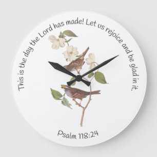 Grande Horloge Ronde Psaume 118:24 Bible Verse et Sparrow Pair