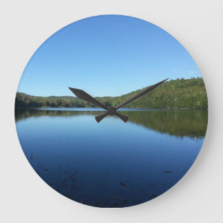 Grande Horloge Ronde Réflexion de l'étang