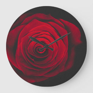 Grande Horloge Ronde Rose rouge sur effet vintage arrière - plan noir