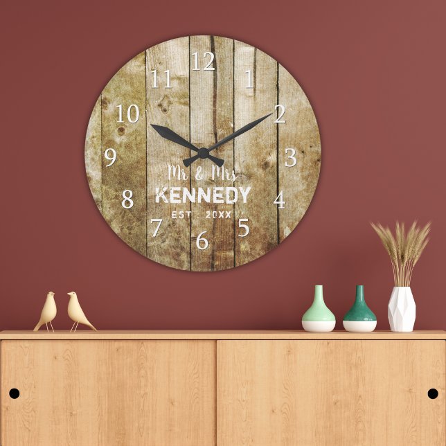 Grande Horloge Ronde Rustic Grange Bois Couple Nom Mariage Anniversaire (Rustic Barn Wood Couple Name Wedding Anniversary Large Clock - Anniversary gift ideas)