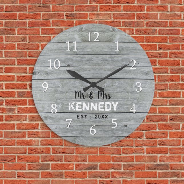 Grande Horloge Ronde Rustic Gray Wood Couple Wedding Anniversary (Rustic Gray Wood Couple Name Wedding Anniversary Large Clock)