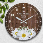 Grande Horloge Ronde Rustic Shasta Daisy et Wood Nom de famille<br><div class="desc">Design amusant et personnalisé. Fait le cadeau parfait pour un ménage,  mariage,  ou toute occasion!</div>