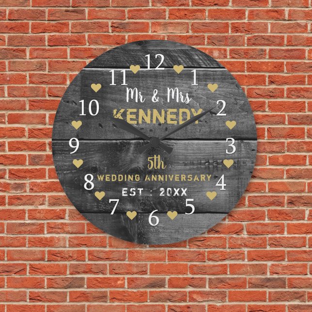 Grande Horloge Ronde Rustic Wood 5e Anniversaire Mariage M. Et Mme. (Rustic Wood 5th Wedding Anniversary Mr And Mrs Large Clock)