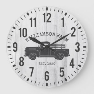 Grande Horloge Ronde Rustic Wood Truck Nom de famille personnalisé