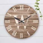 Grande Horloge Ronde Rustique Monogramme Farmhouse Custom Nom de famill<br><div class="desc">Nom de famille personnalisé, monogramme, et année établi Rustic Modern Wall horloge dans un style de ferme tendance avec cadran d'horloge romain et blanc clair plank / shiplap fond design. Un cadeau idéal pour les jeunes mariés, les mariages ou les grands-parents, ou pour un cadeau de bienvenue dans votre cabine,...</div>