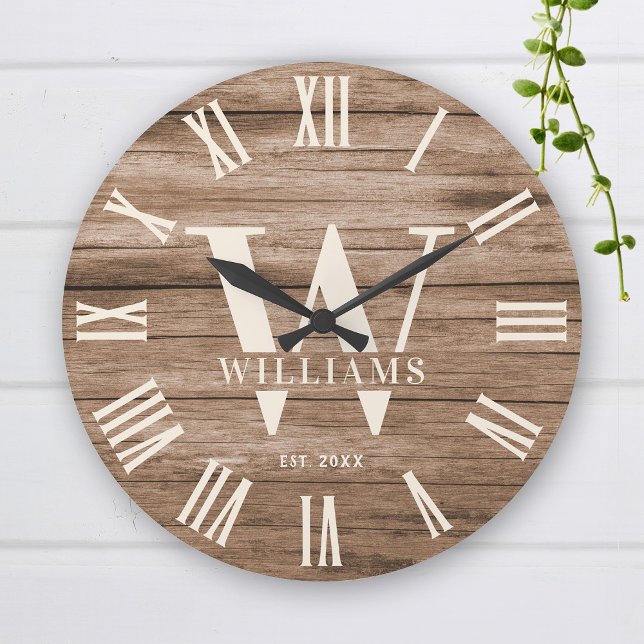 Grande Horloge Ronde Rustique Monogramme Farmhouse Custom Nom de famill (Créateur téléchargé)