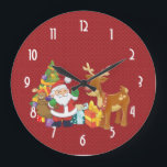 Grande Horloge Ronde Santa and Reindeer par Christmas Tree with Present<br><div class="desc">Une jolie illustration avec l'esprit de fête. Le Père Noël portant son sac cadeau et saluant. Son ami renne à ses côtés,  suspendu par un sapin décoré,  avec des cadeaux tout autour. Placez-vous sur un arrière - plan rouge avec des cercles fantaisistes. Design festif et gai.</div>