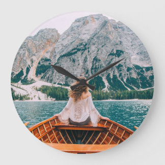 Grande Horloge Ronde Silhouette Femme Lac Alpin Nature