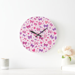 Grande Horloge Ronde Style Coquette Rose Violet Nœud & Motif de Cœur
