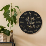 Grande Horloge Ronde Stylish Oh look It's Wine O'Clock | Wine<br><div class="desc">La clock parfaite pour les lovers ! Make everyone hour wine o'clock with our stylish and trendy "Oh look it's wine o'clock" wall clock The design objets a modernisé et stylish typographic design with each hour represented with a different type of wine, affichplayed in stylish handwritten typographiy. The 12 is...</div>